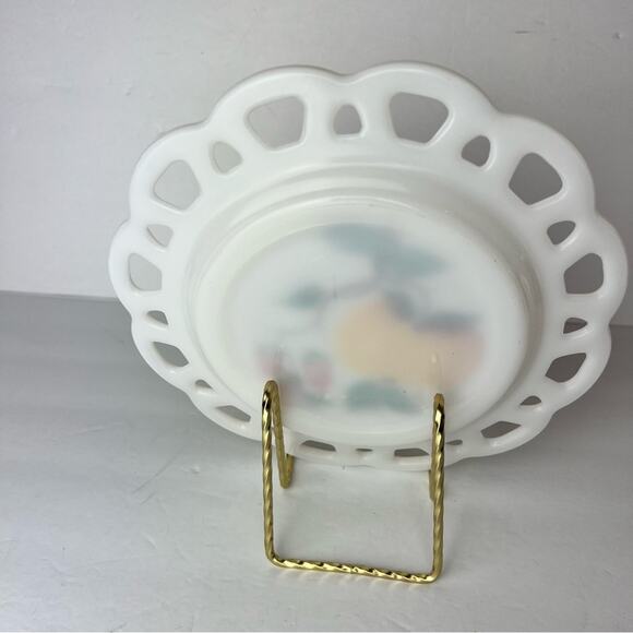 Vintage Milk Glass Lace Edge Hand painted Fruit Peach Berry 8 inch Dessert Plate - Picture 4 of 5